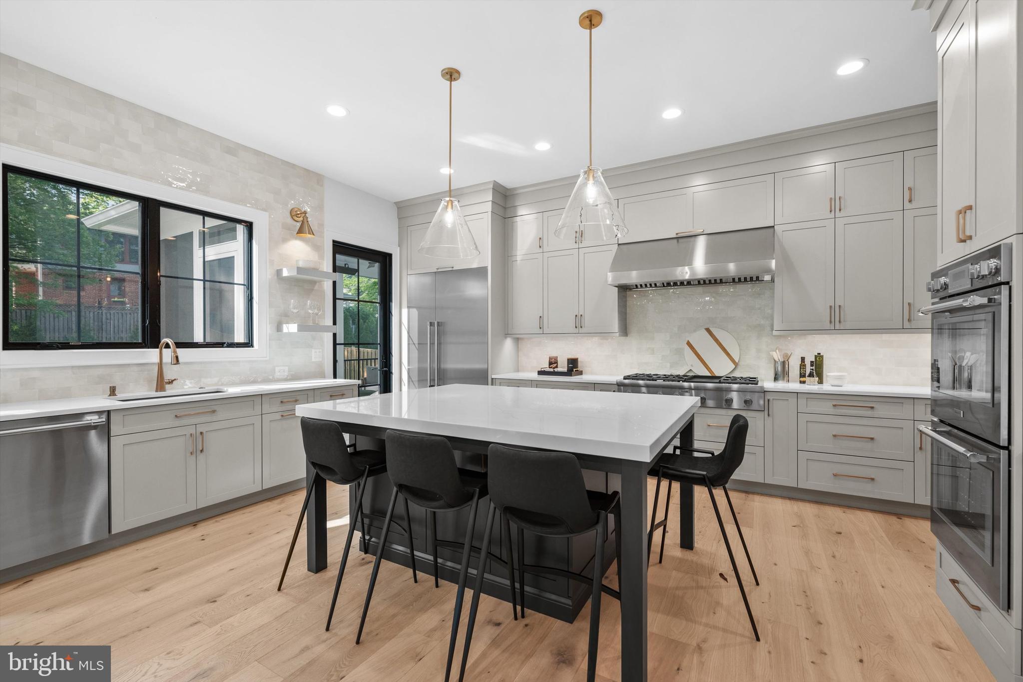 6807 Williamsburg Blvd