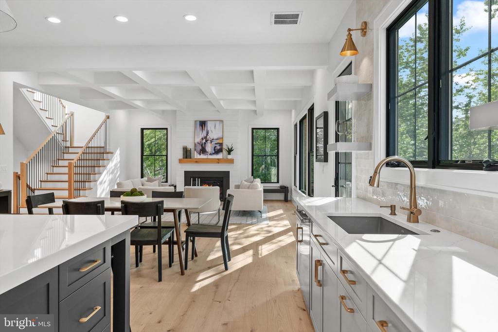 6807 Williamsburg Blvd