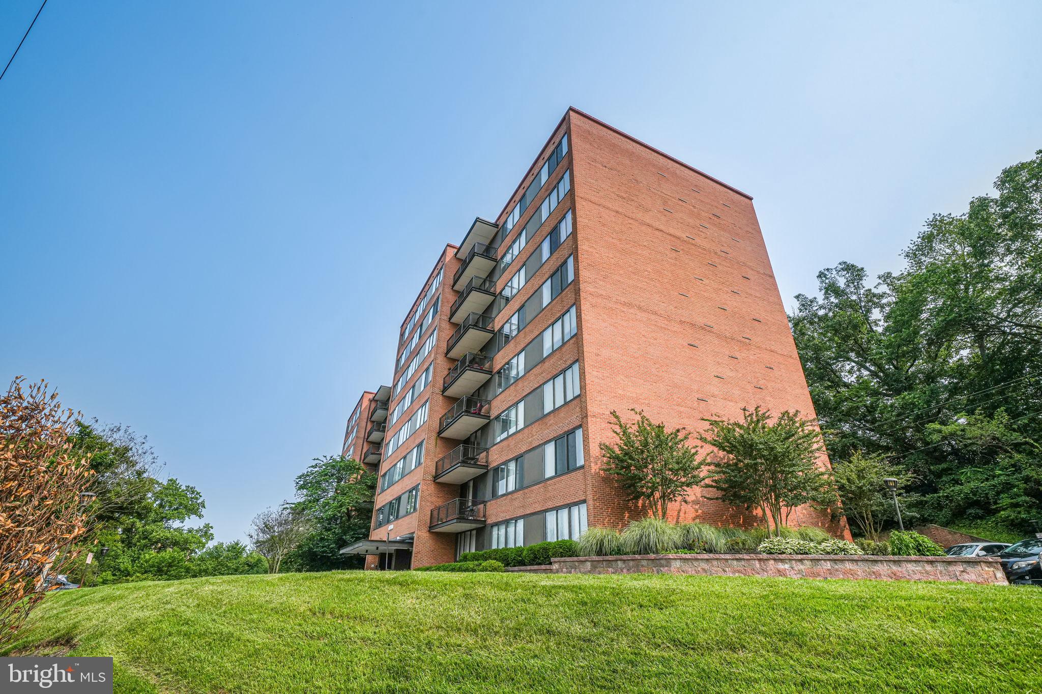 4390 Lorcom Ln #810