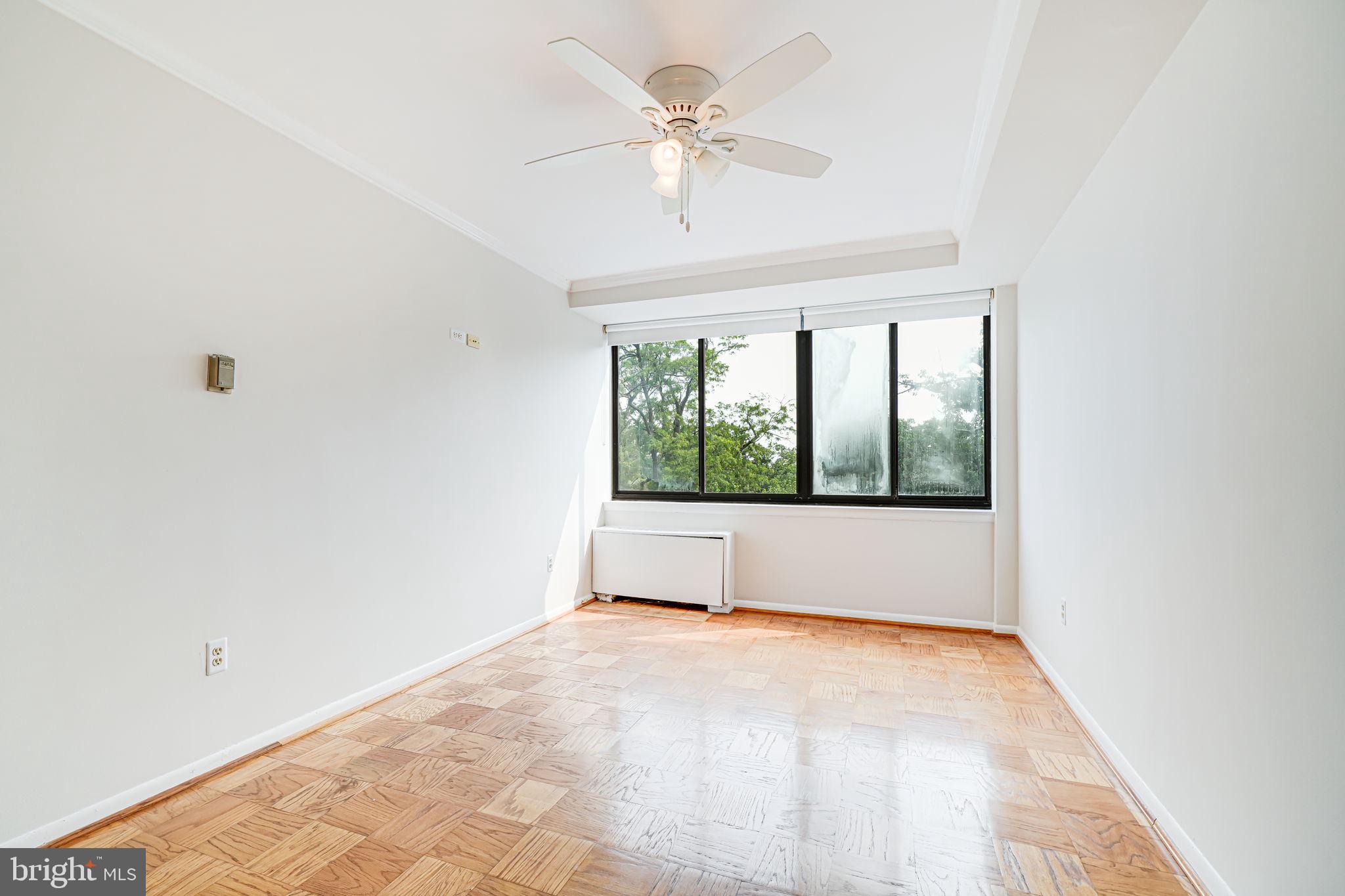 4390 LORCOM LANE 810