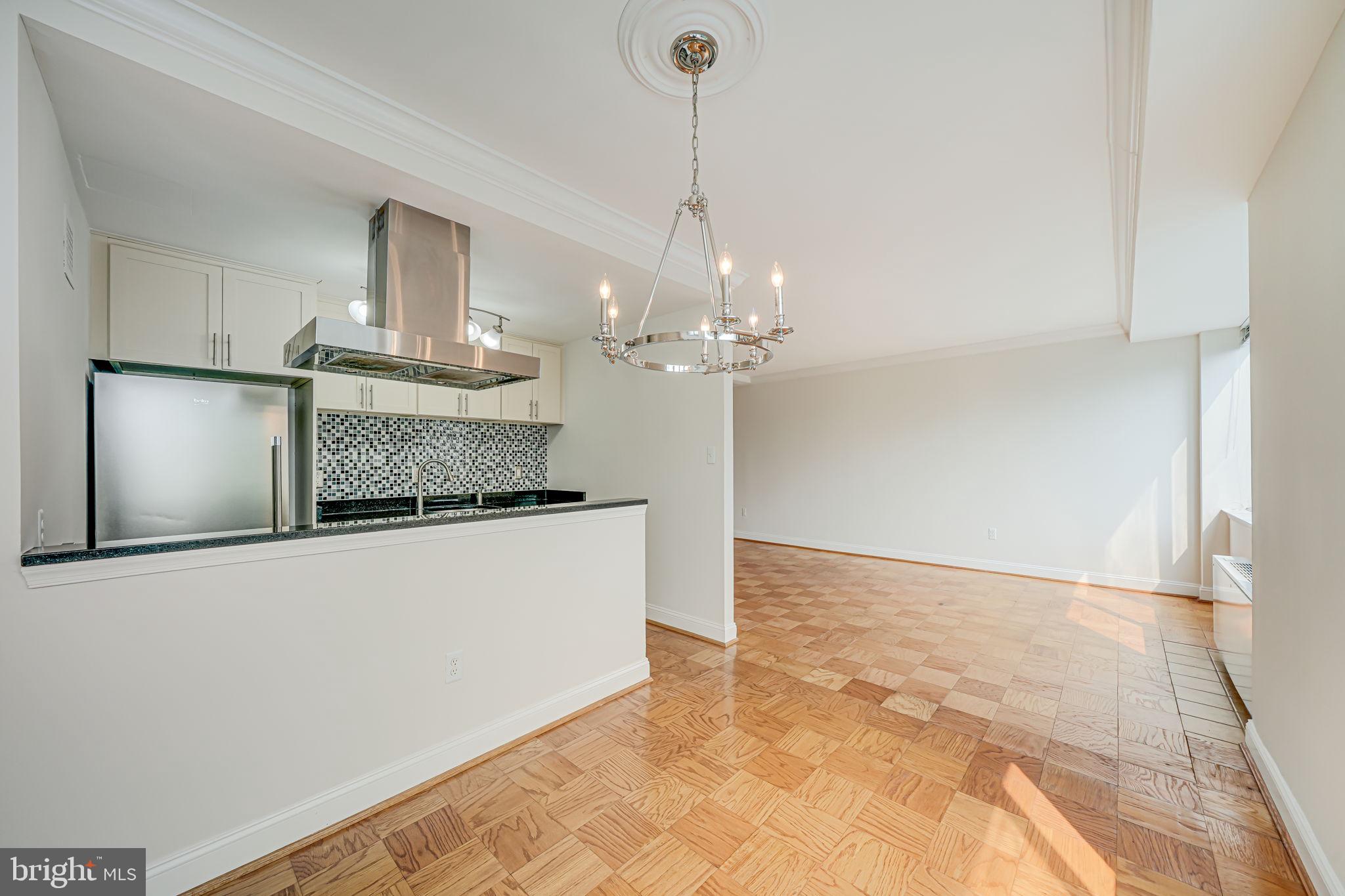 4390 LORCOM LANE 810