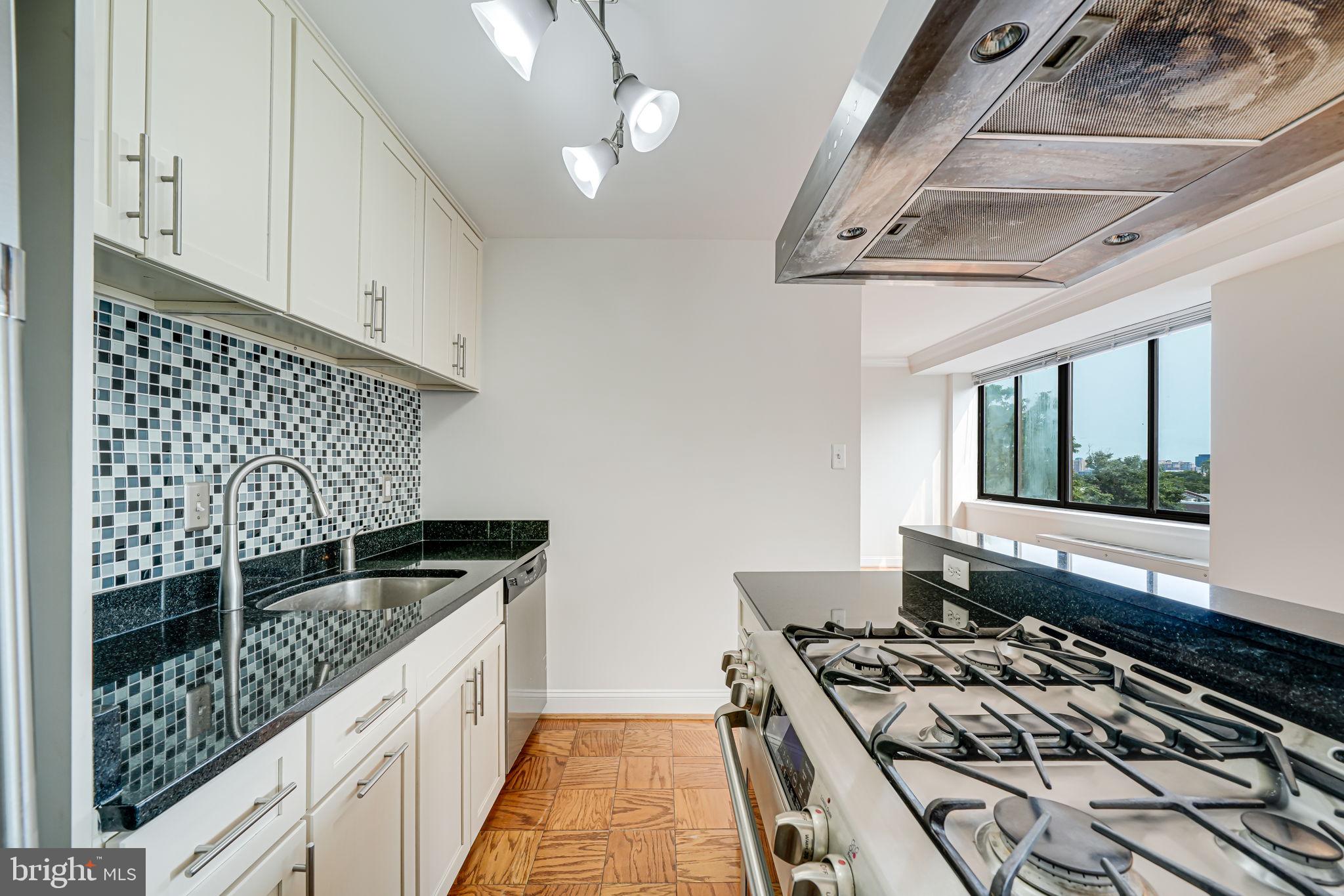 4390 LORCOM LANE 810