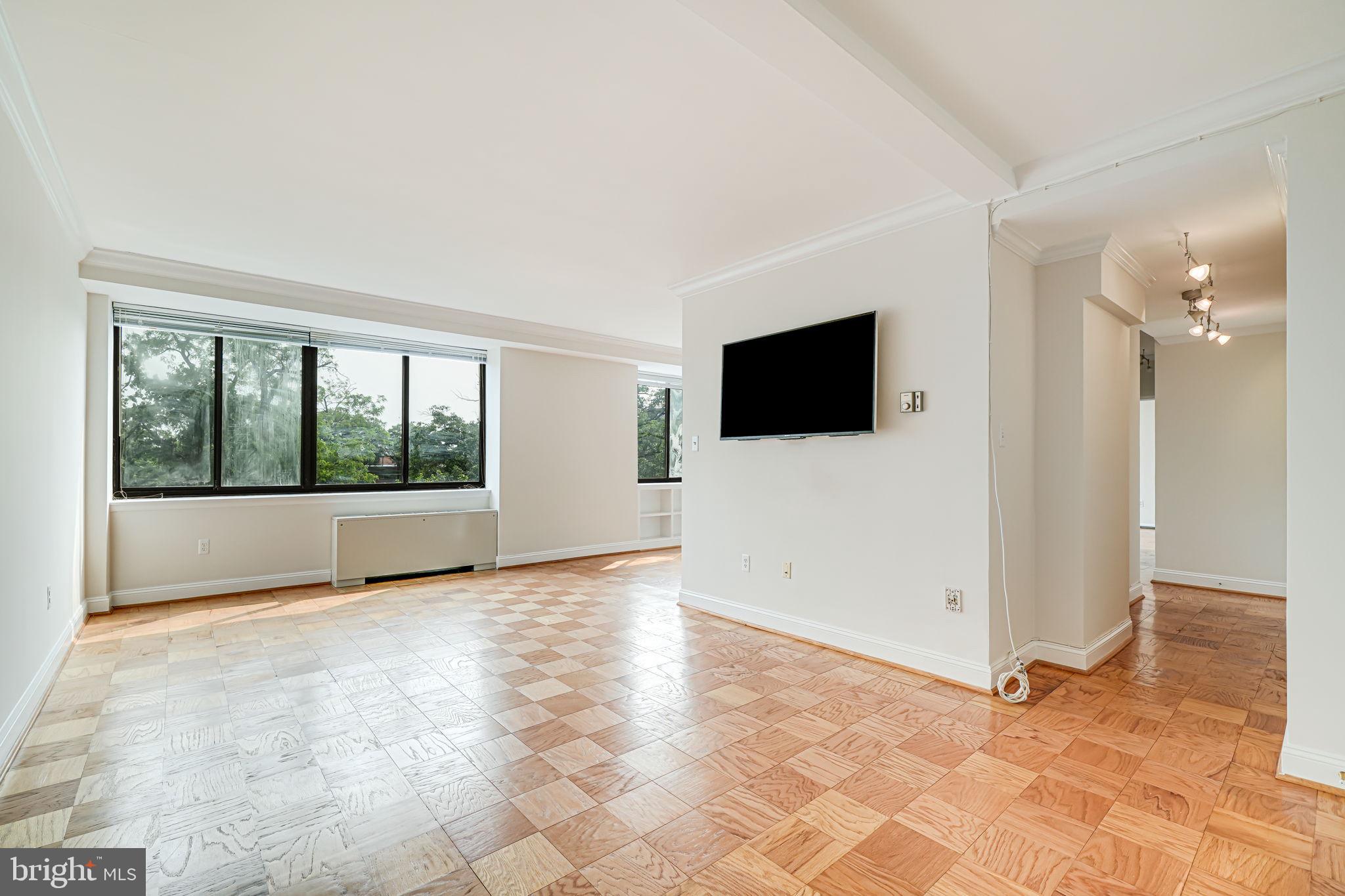 4390 LORCOM LANE 810