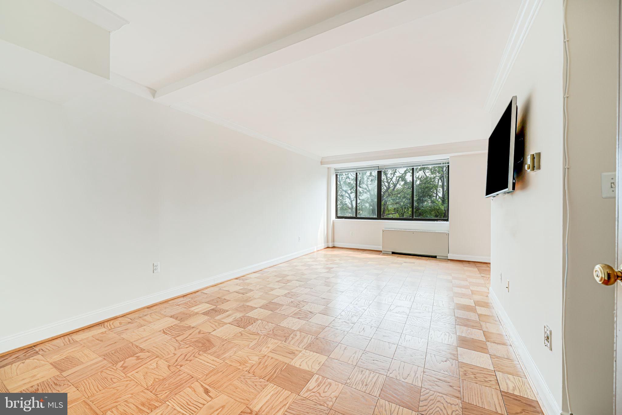 4390 LORCOM LANE 810