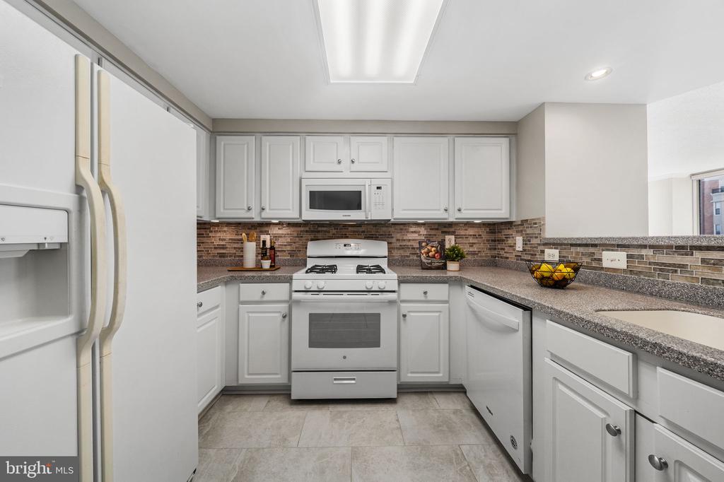 3835 9TH STREET N Unit: 603E