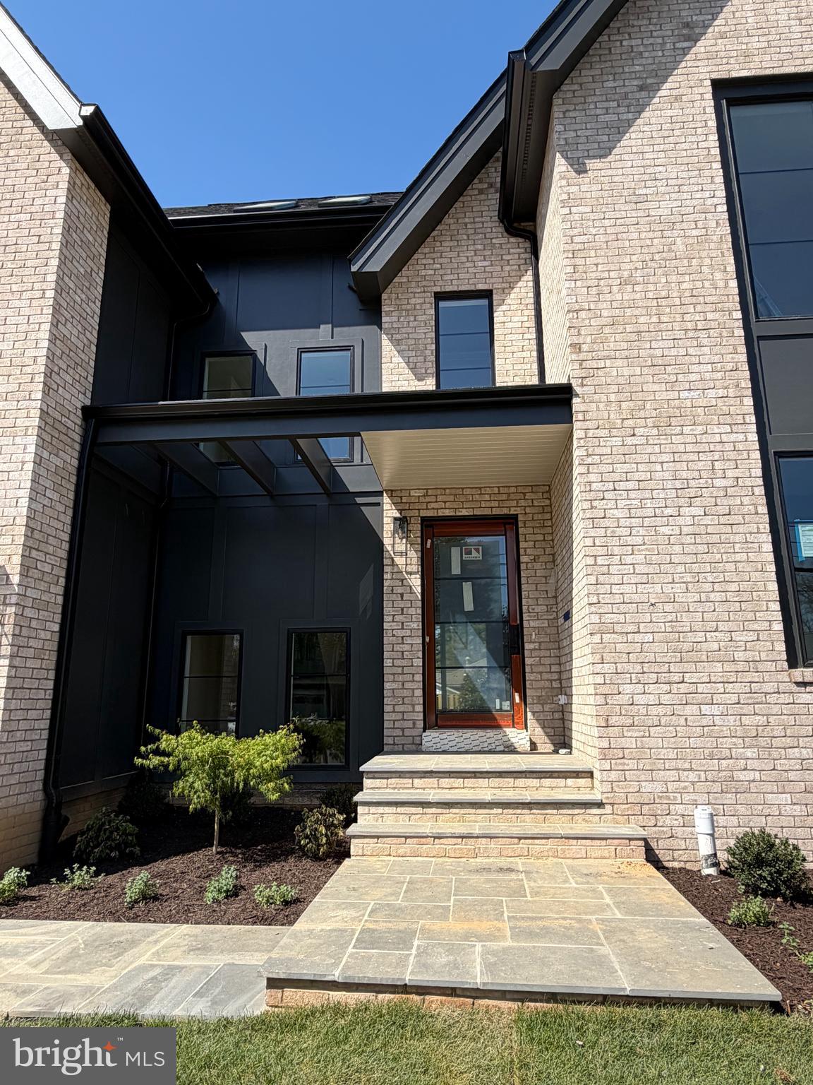 1104 N TUCKAHOE STREET