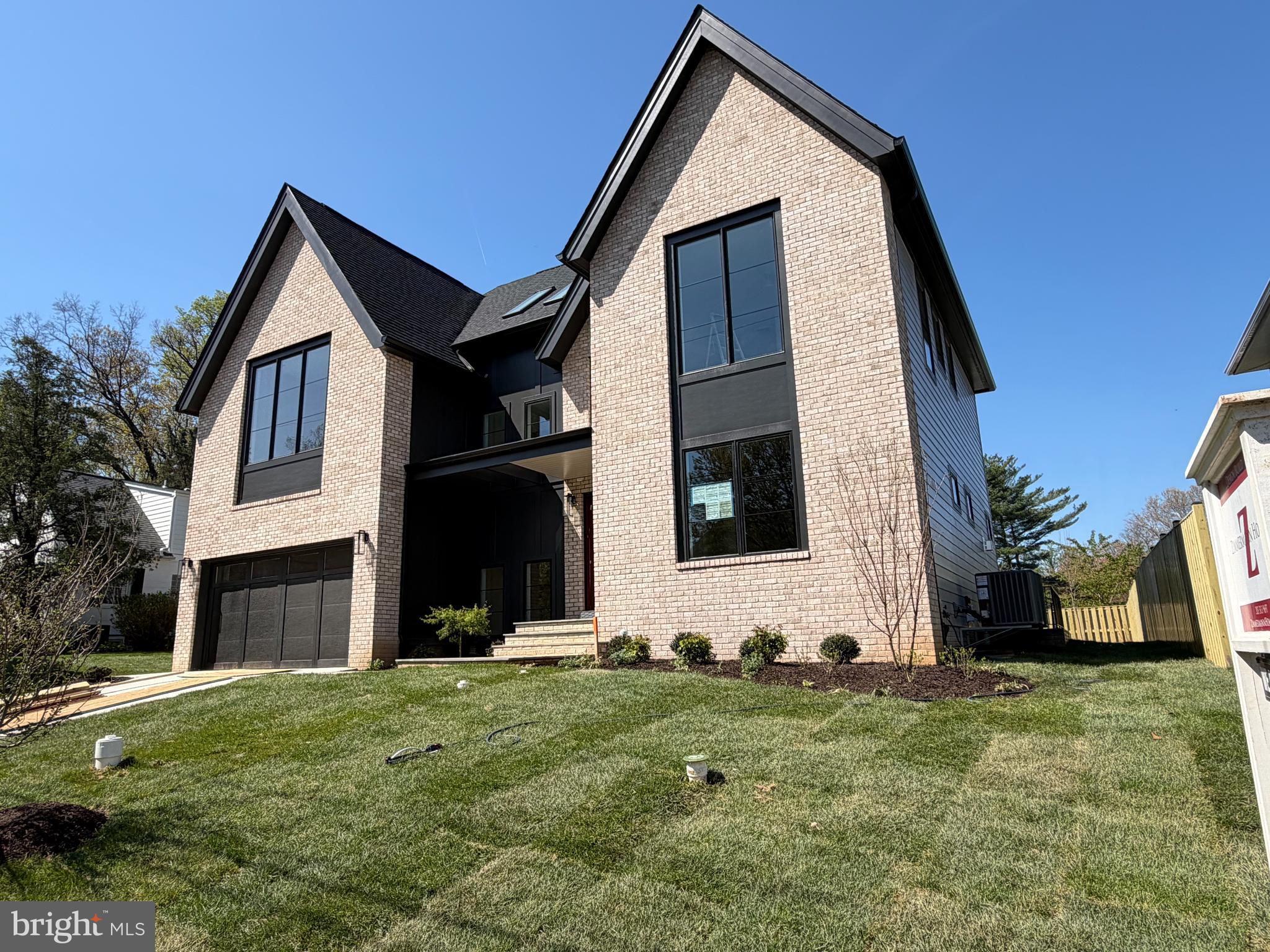 1104 N TUCKAHOE STREET