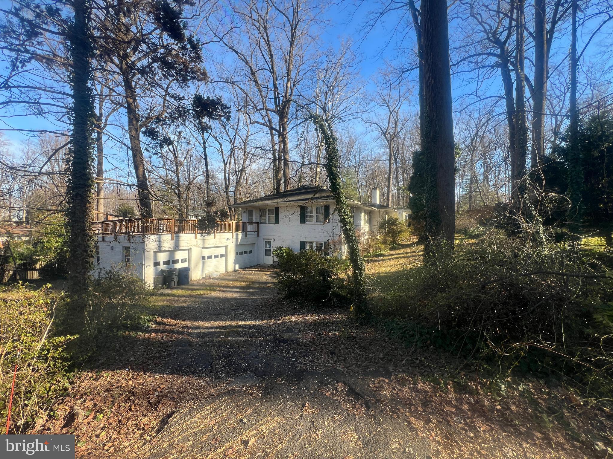 3721 WOODLAND CIRCLE