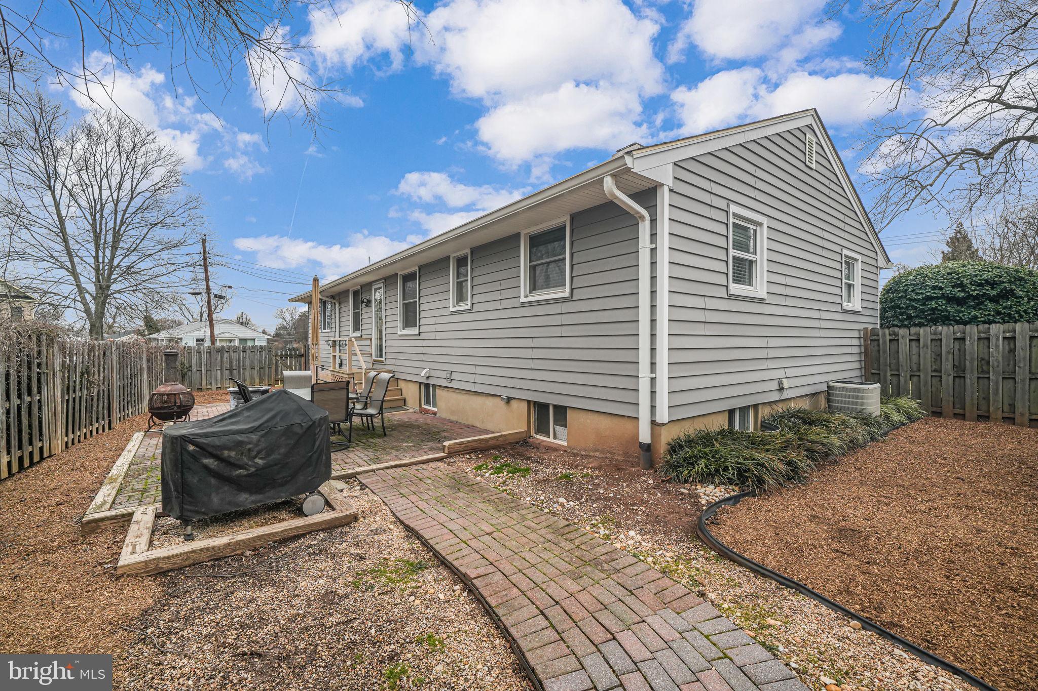 6812 Beechview Dr