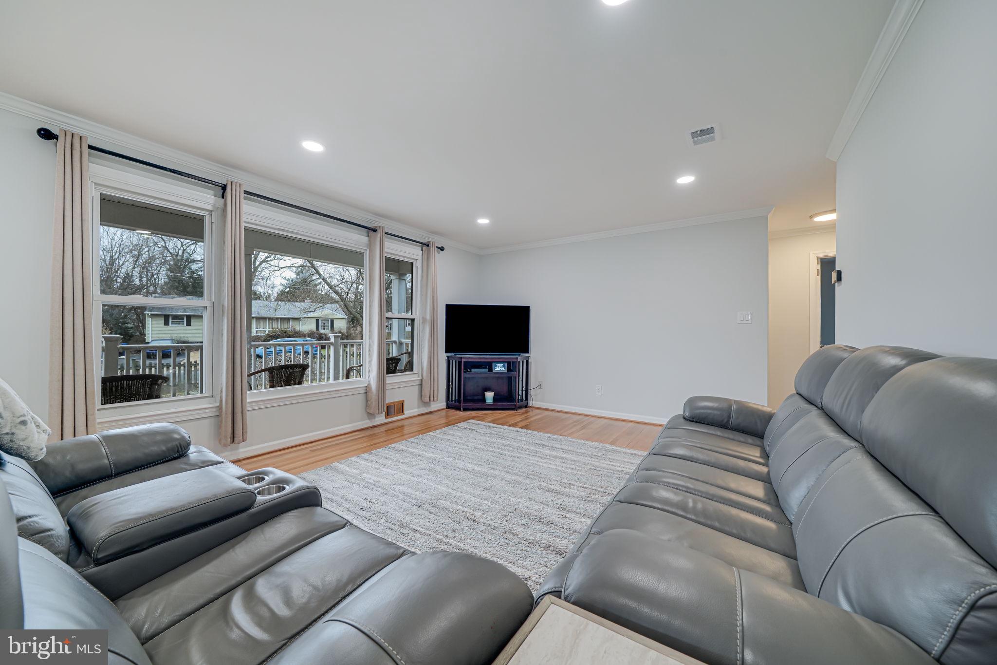 6812 Beechview Dr