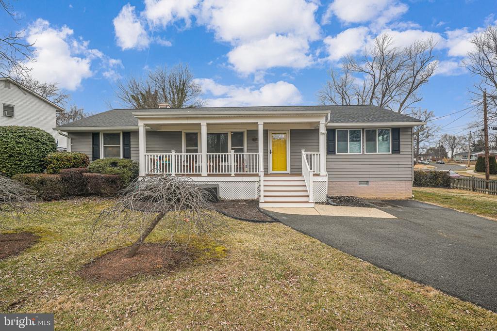 6812 Beechview Dr