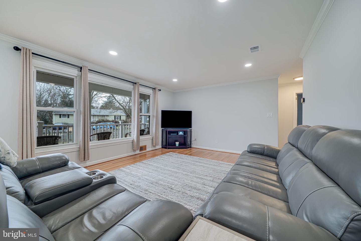 6812 Beechview Dr