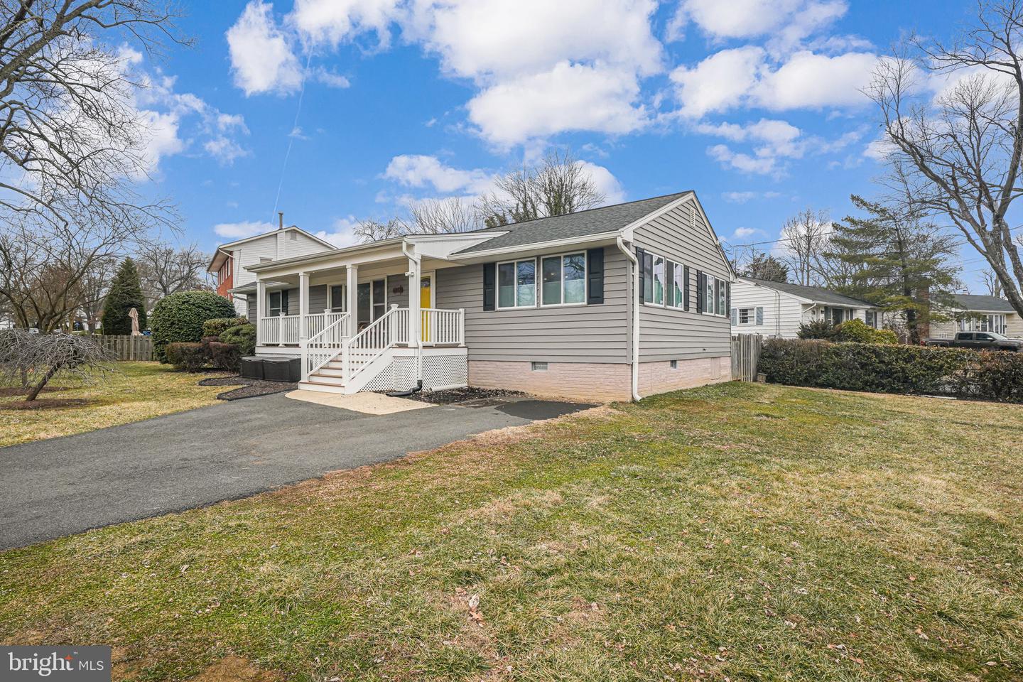 6812 Beechview Dr