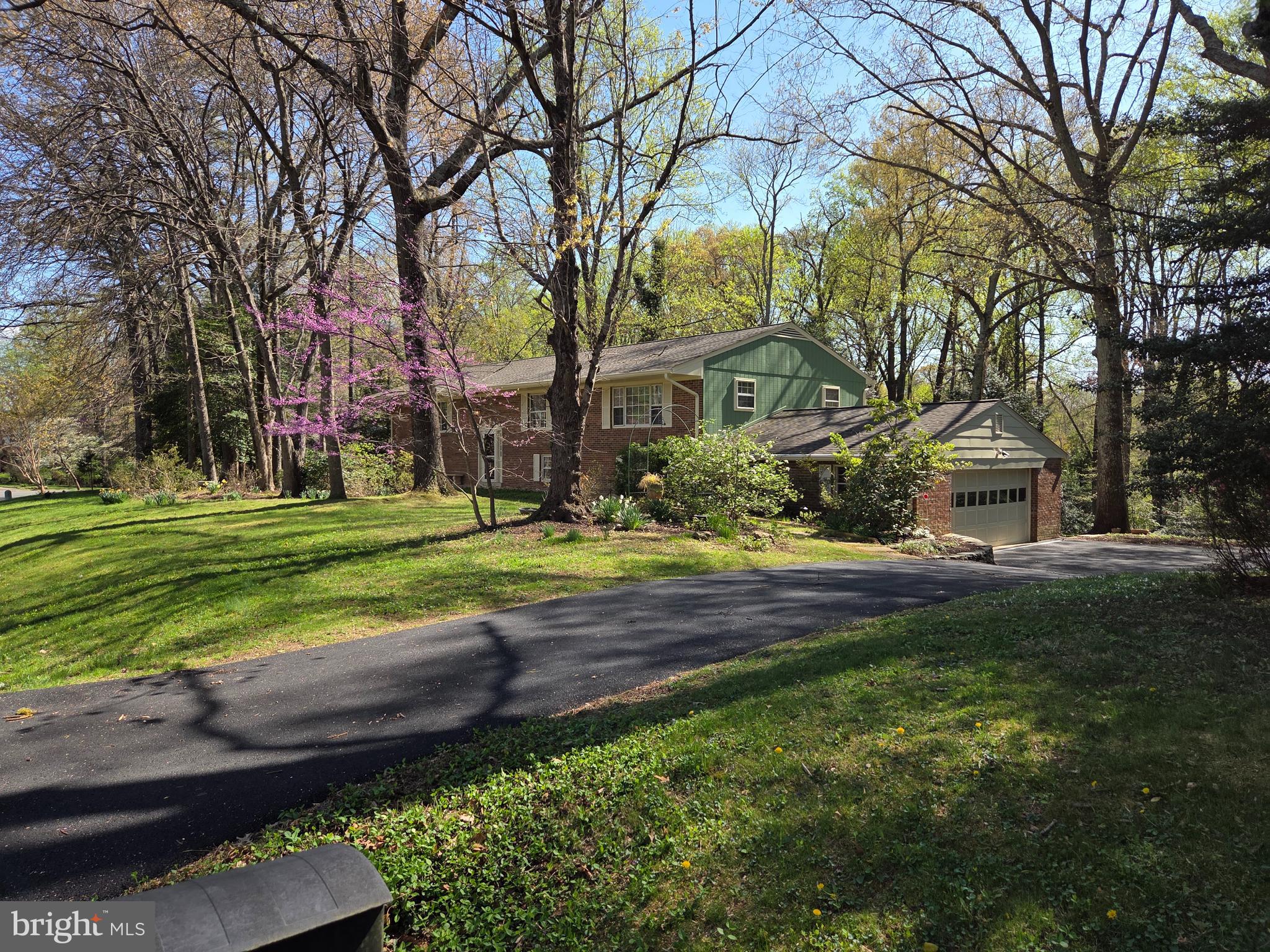 3004 RAYJOHN LANE