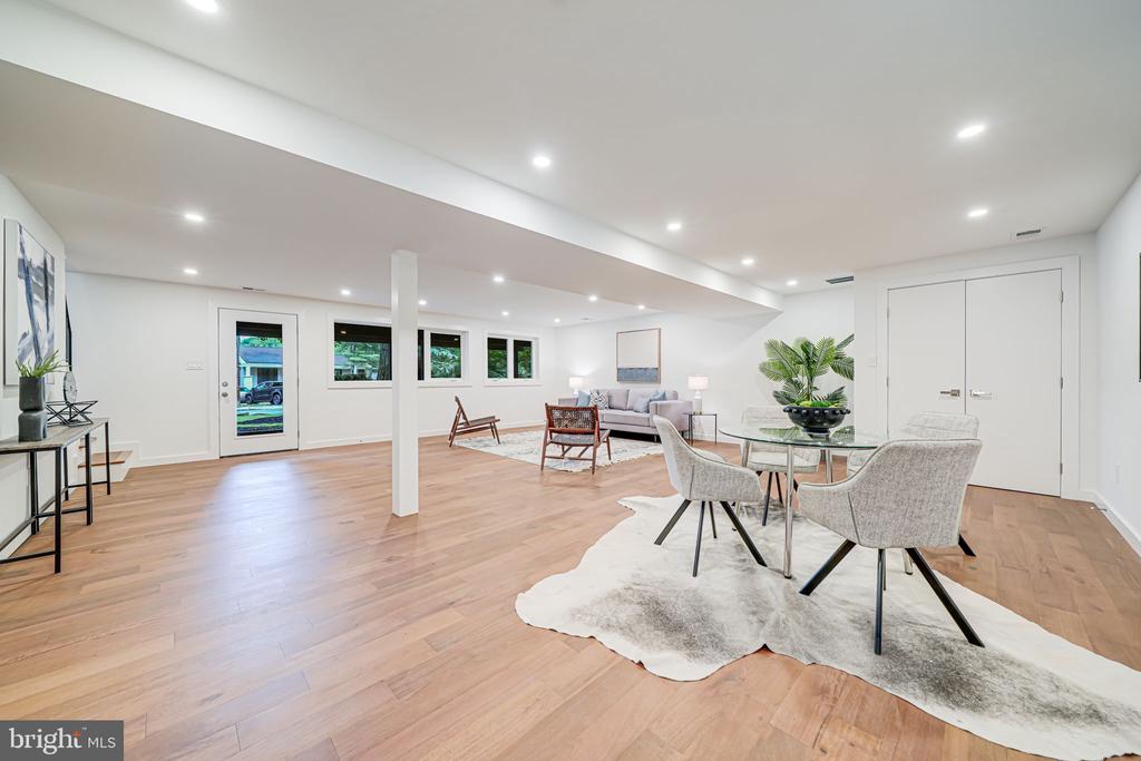 6210 WATERWAY DRIVE