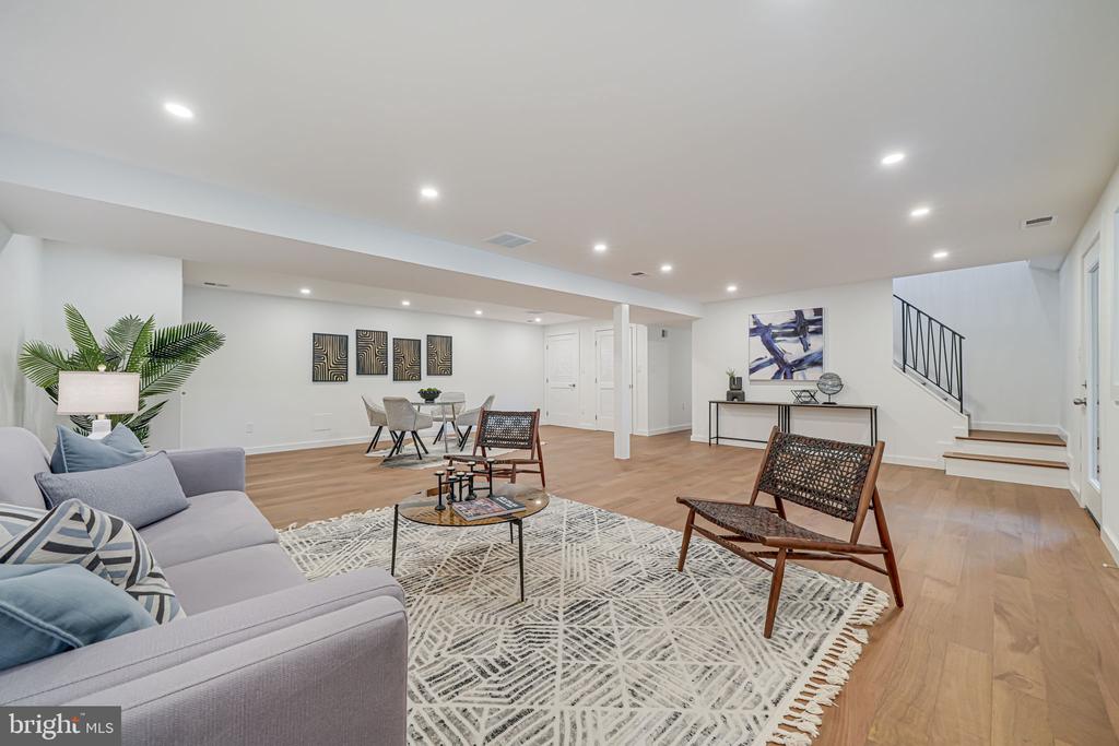 6210 WATERWAY DRIVE