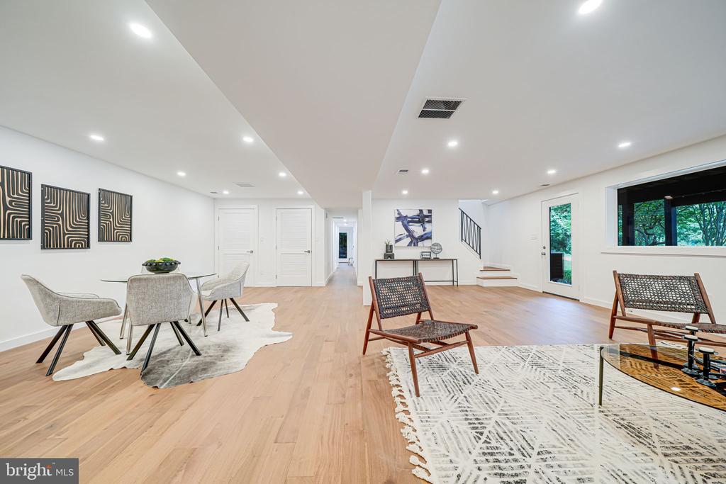 6210 WATERWAY DRIVE