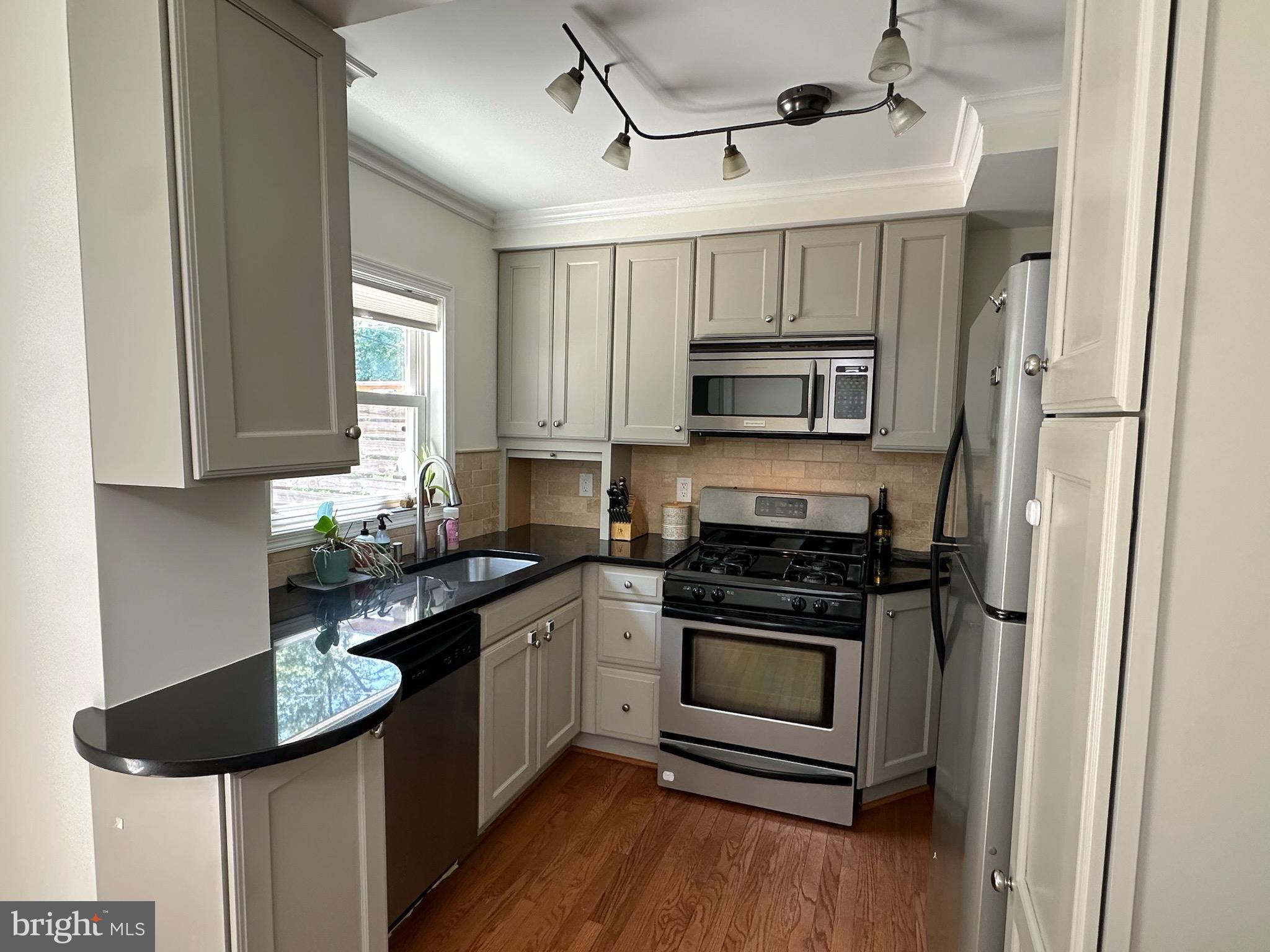 2723 FARNSWORTH DRIVE