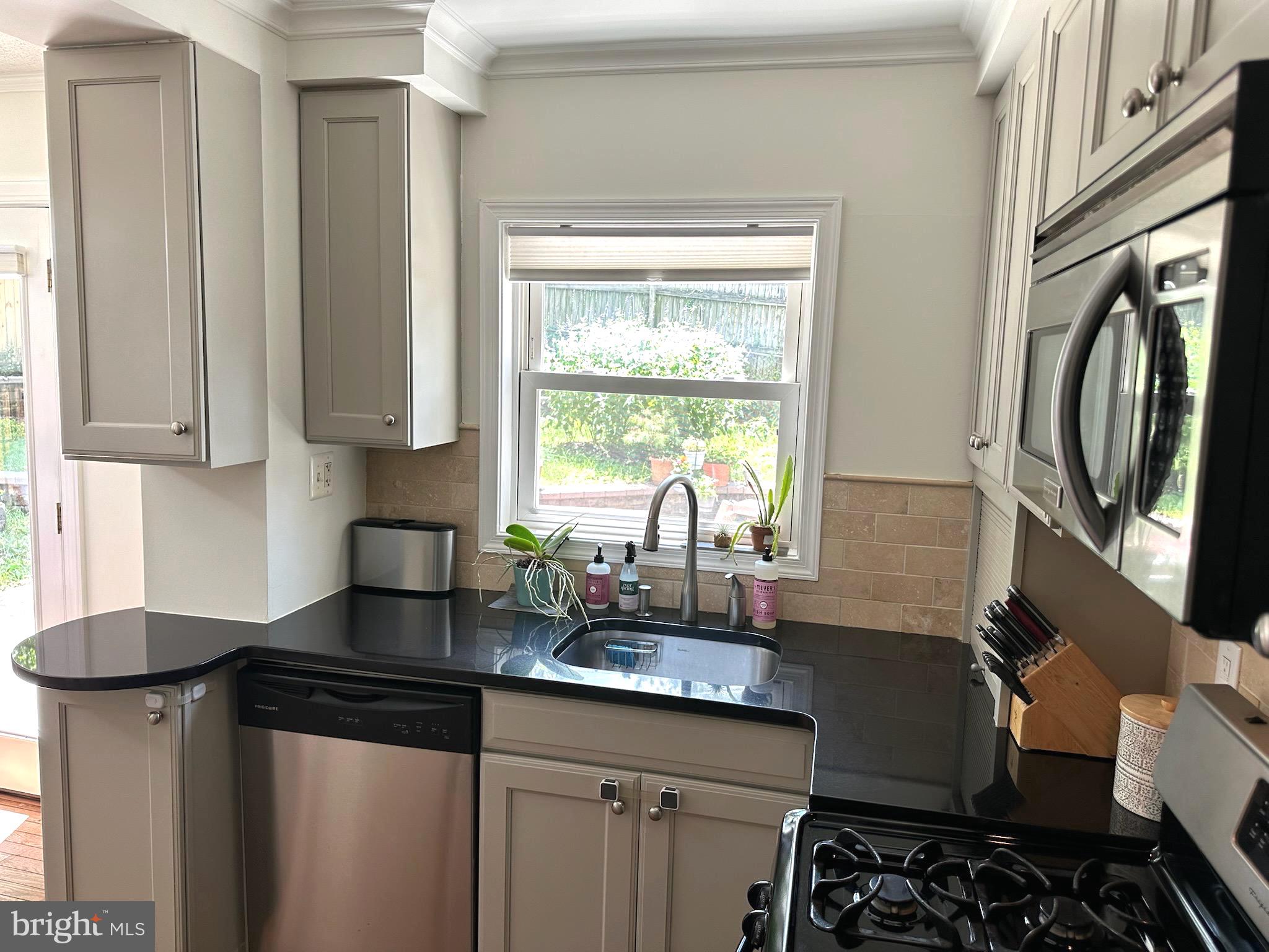 2723 FARNSWORTH DRIVE