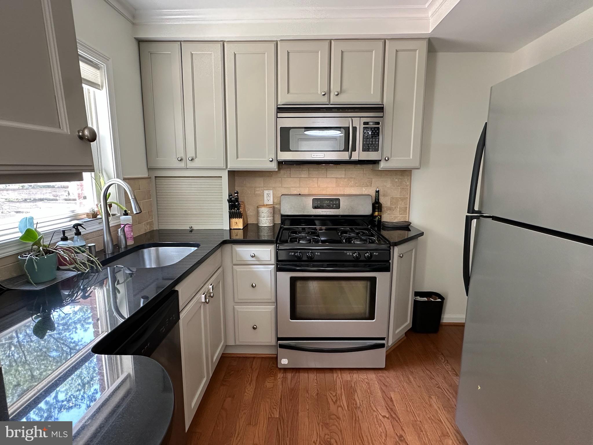 2723 FARNSWORTH DRIVE