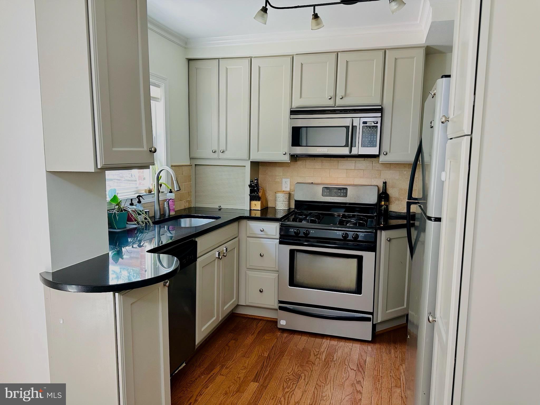 2723 FARNSWORTH DRIVE