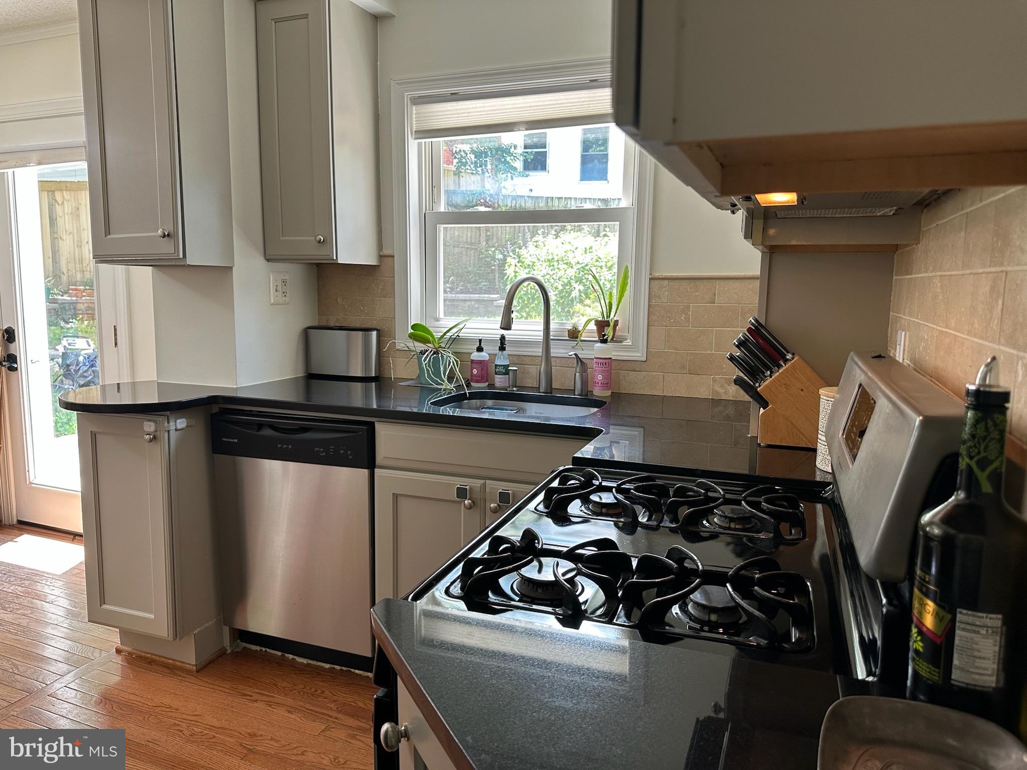 2723 FARNSWORTH DRIVE