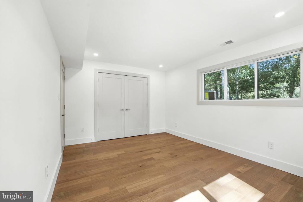 6211 WATERWAY DRIVE
