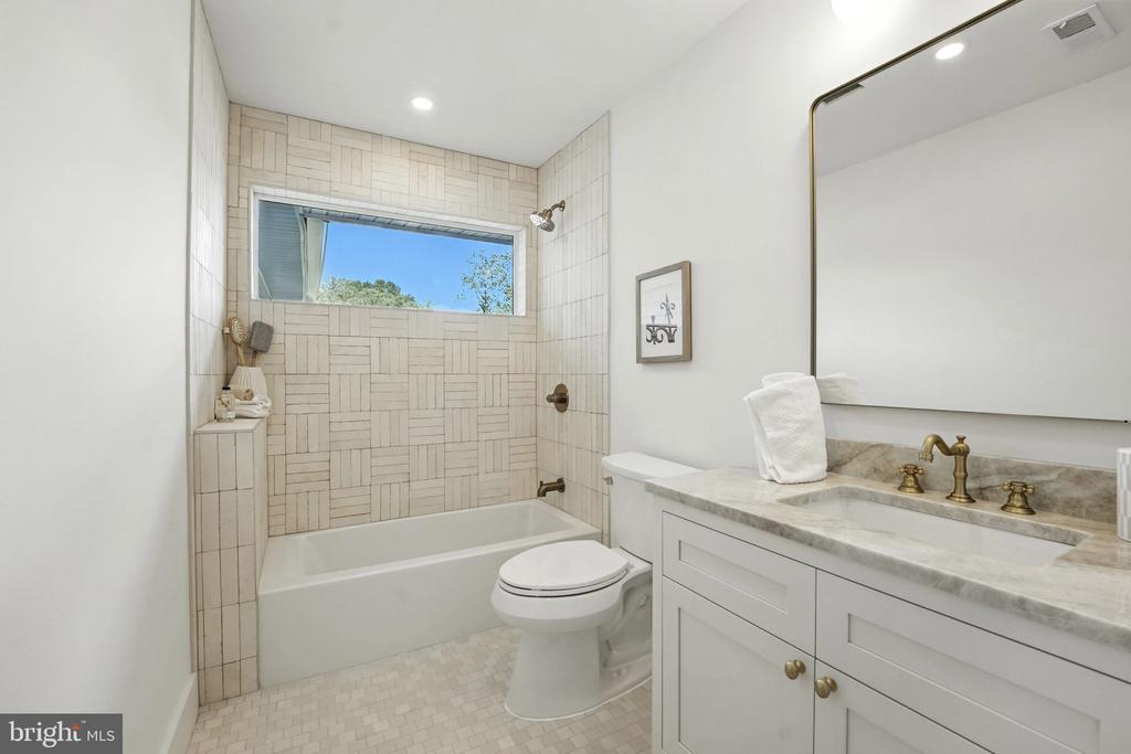 6211 WATERWAY DRIVE