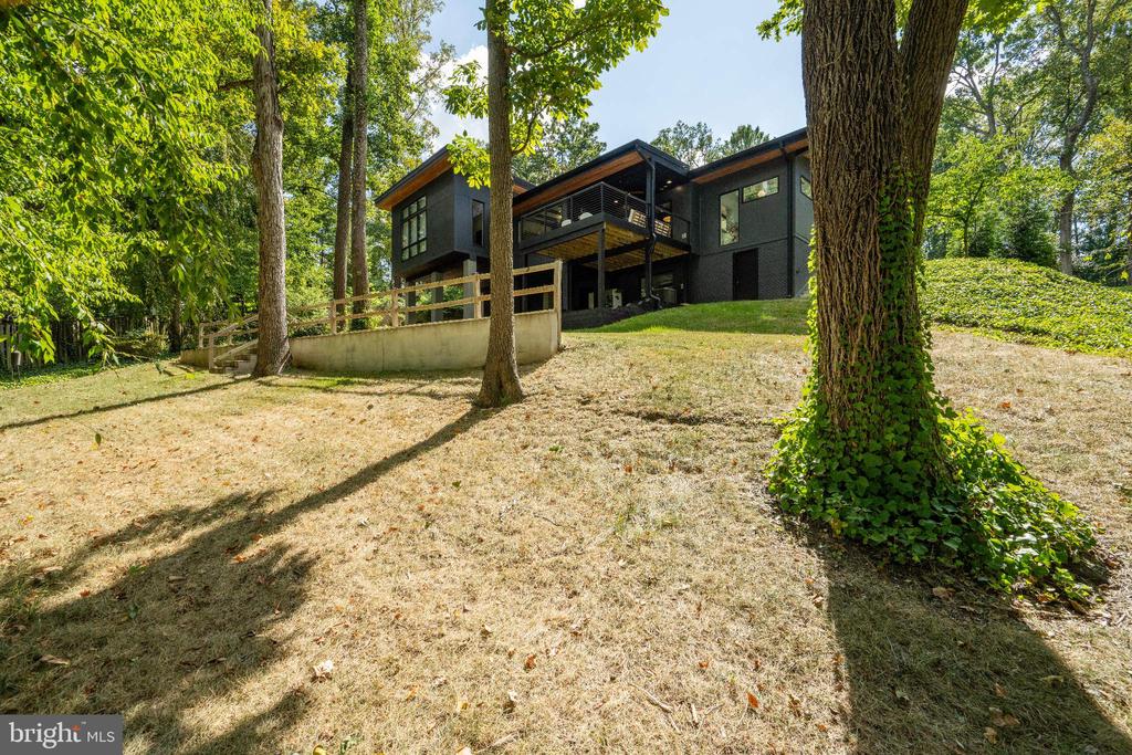 3406 BARGER DRIVE