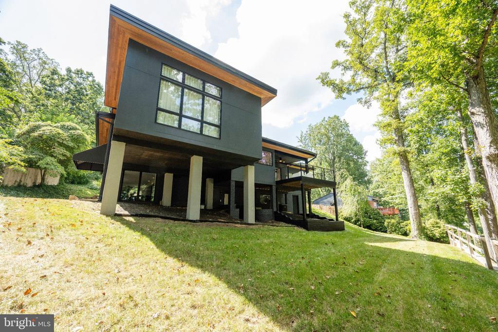 3406 BARGER DRIVE