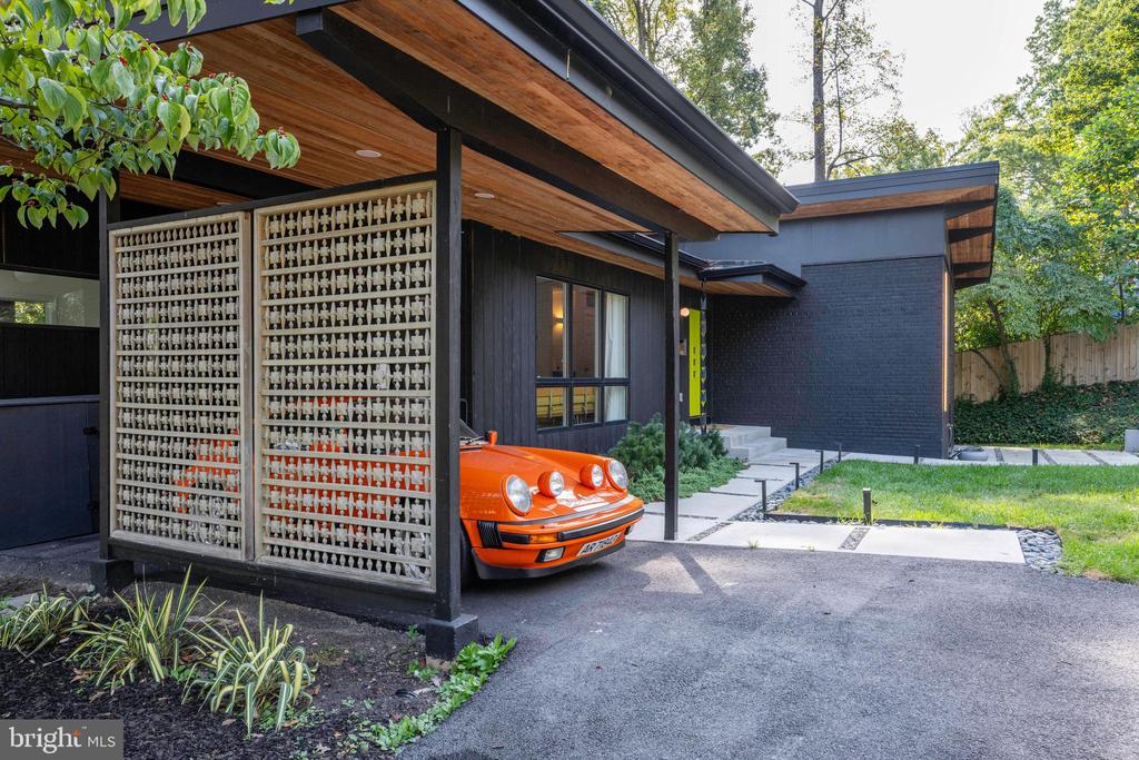 3406 BARGER DRIVE