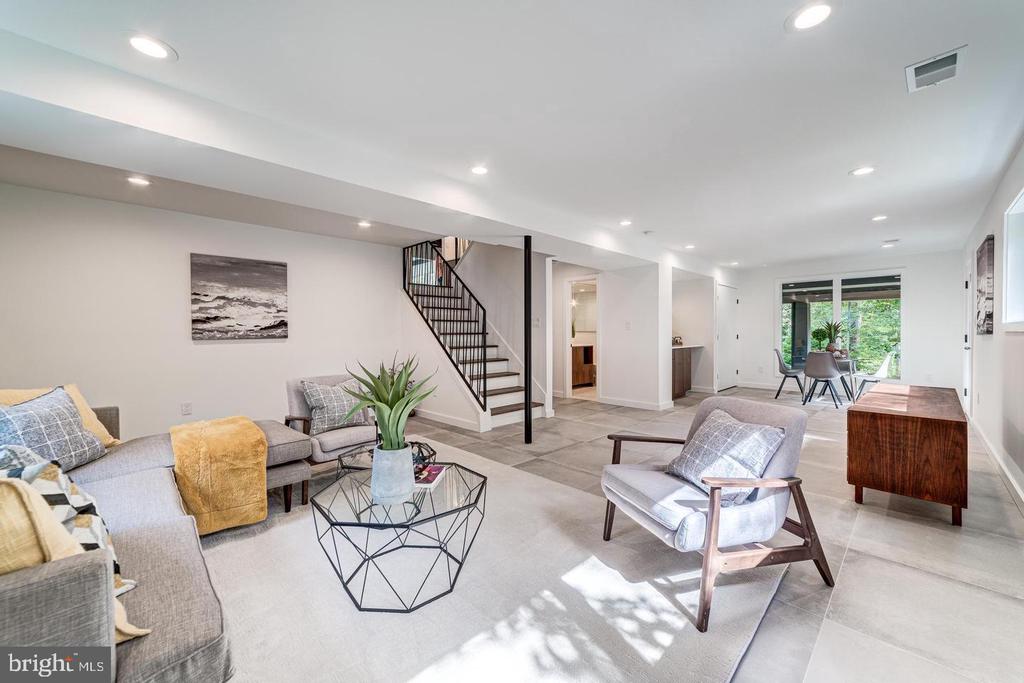 3406 BARGER DRIVE
