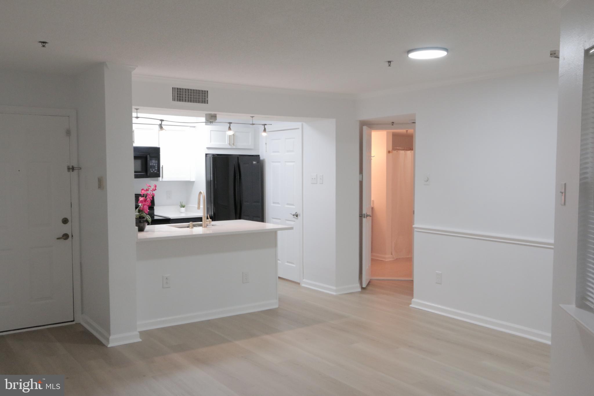 1504 LINCOLN WAY 104