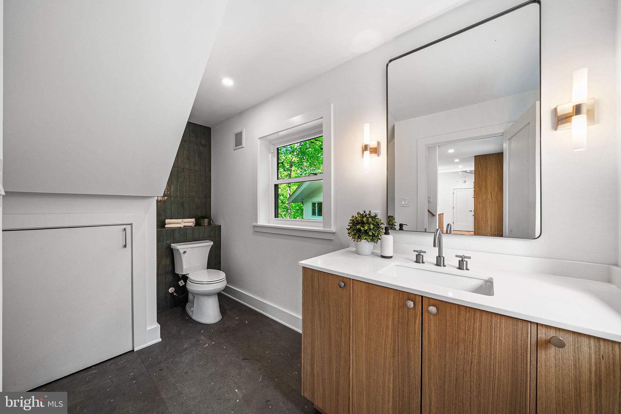 3804 LAKEVIEW TERRACE