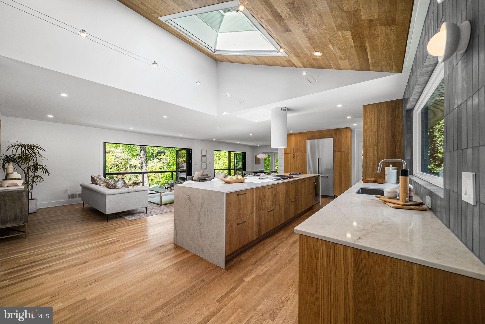 3804 LAKEVIEW TERRACE