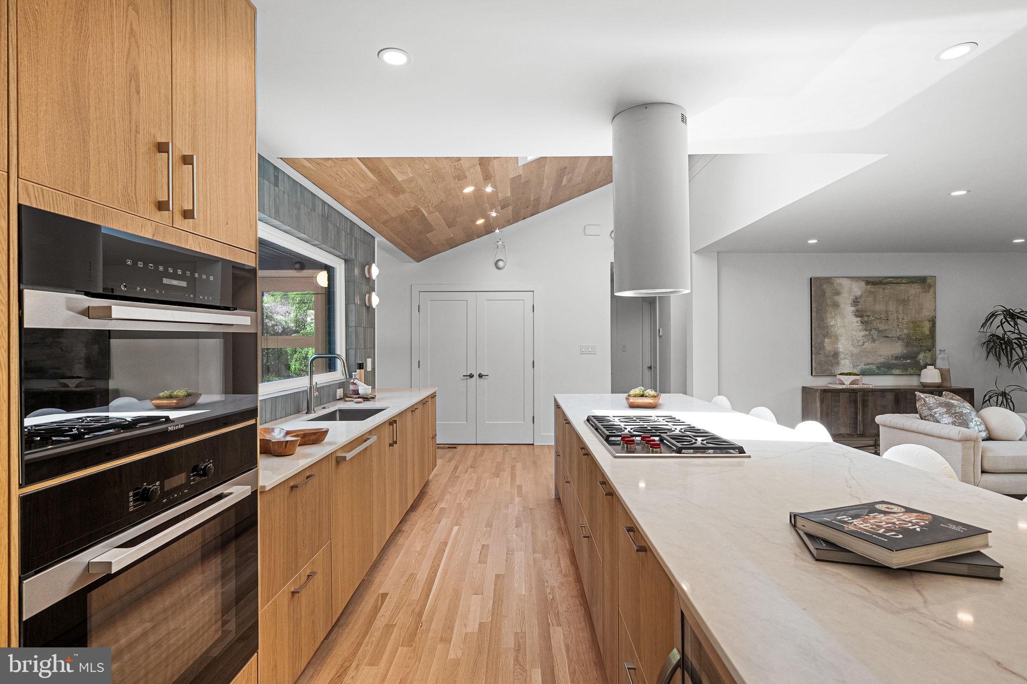 3804 LAKEVIEW TERRACE