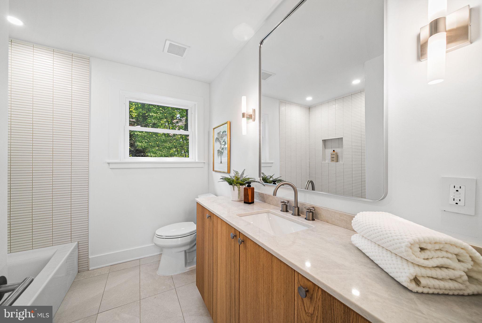 3804 LAKEVIEW TERRACE