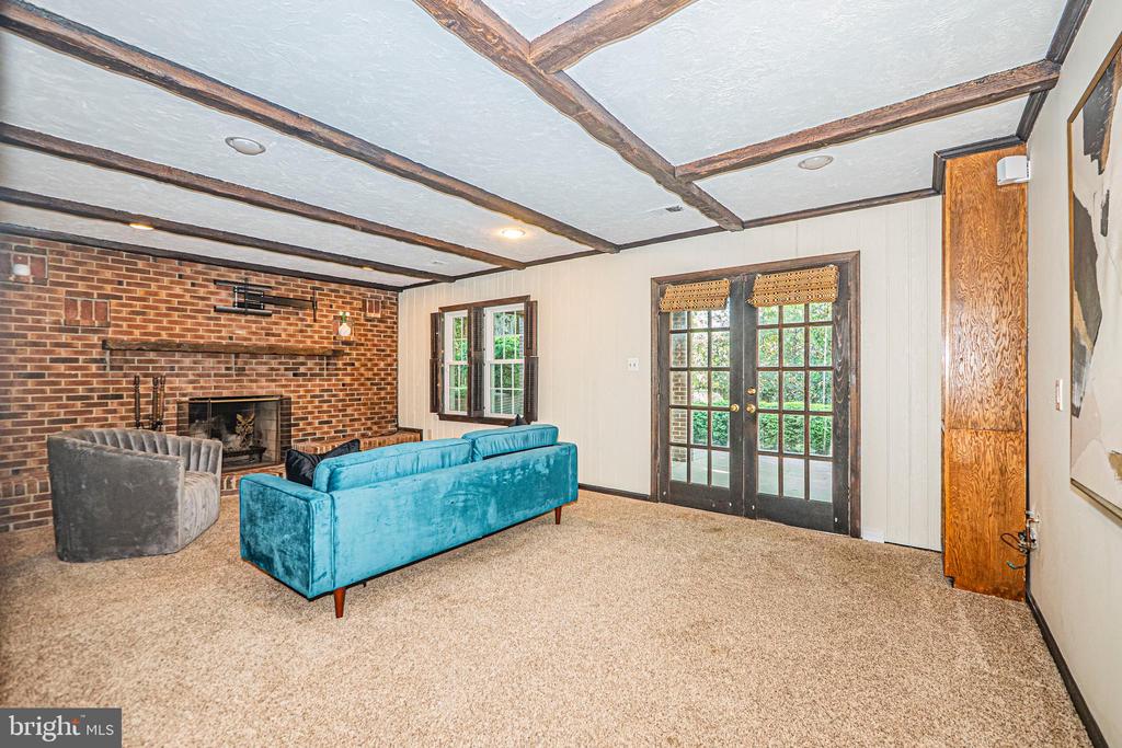 3901 LOCUST LANE