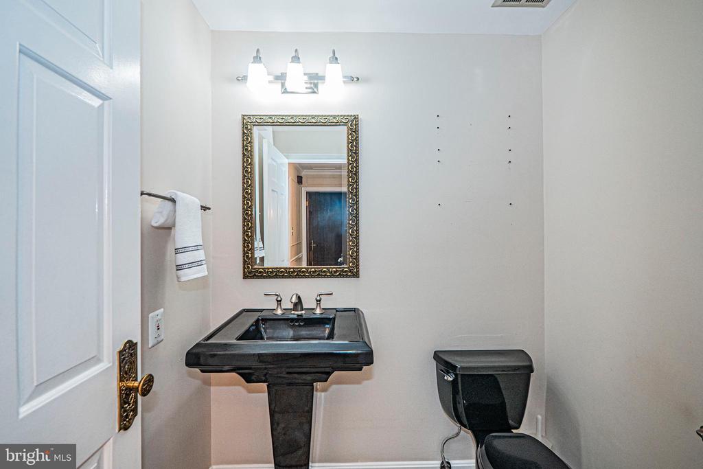 3901 LOCUST LANE