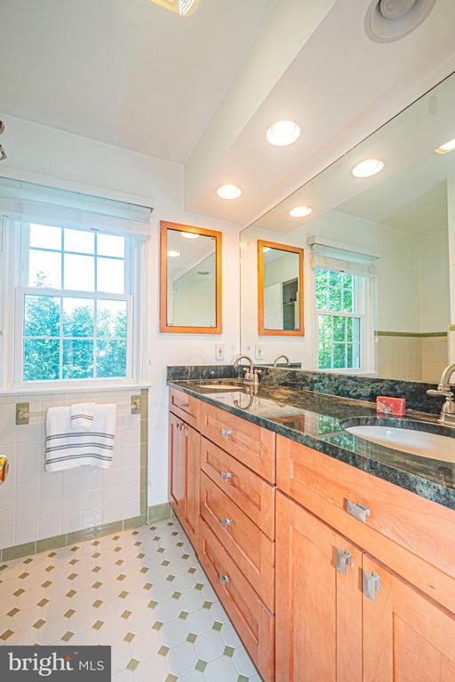 3901 LOCUST LANE