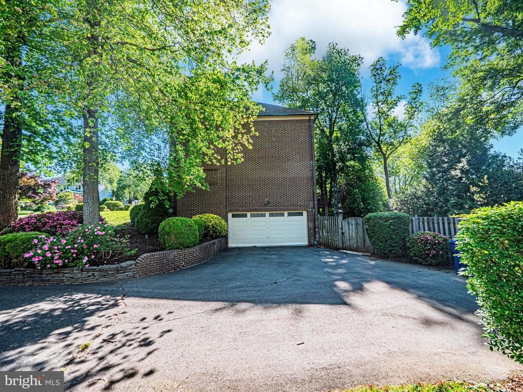 3901 LOCUST LANE