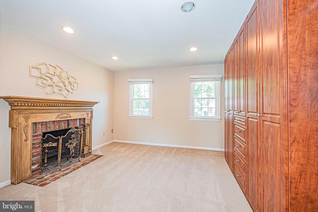 3901 LOCUST LANE