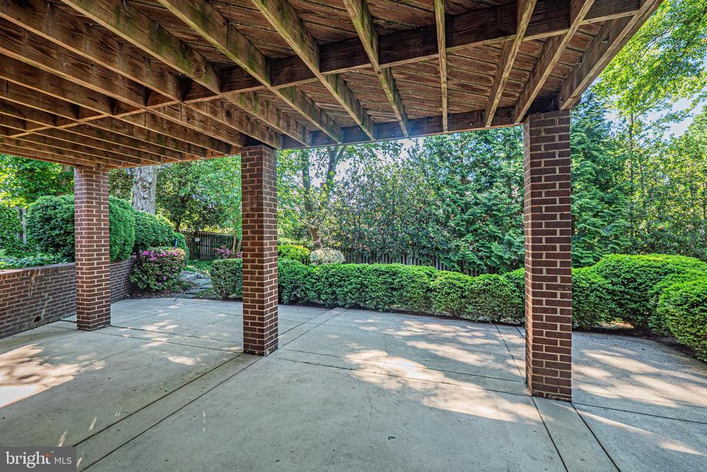 3901 LOCUST LANE