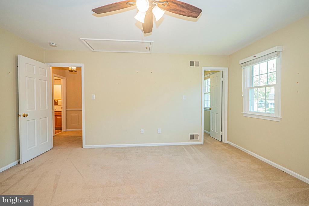 3901 LOCUST LANE