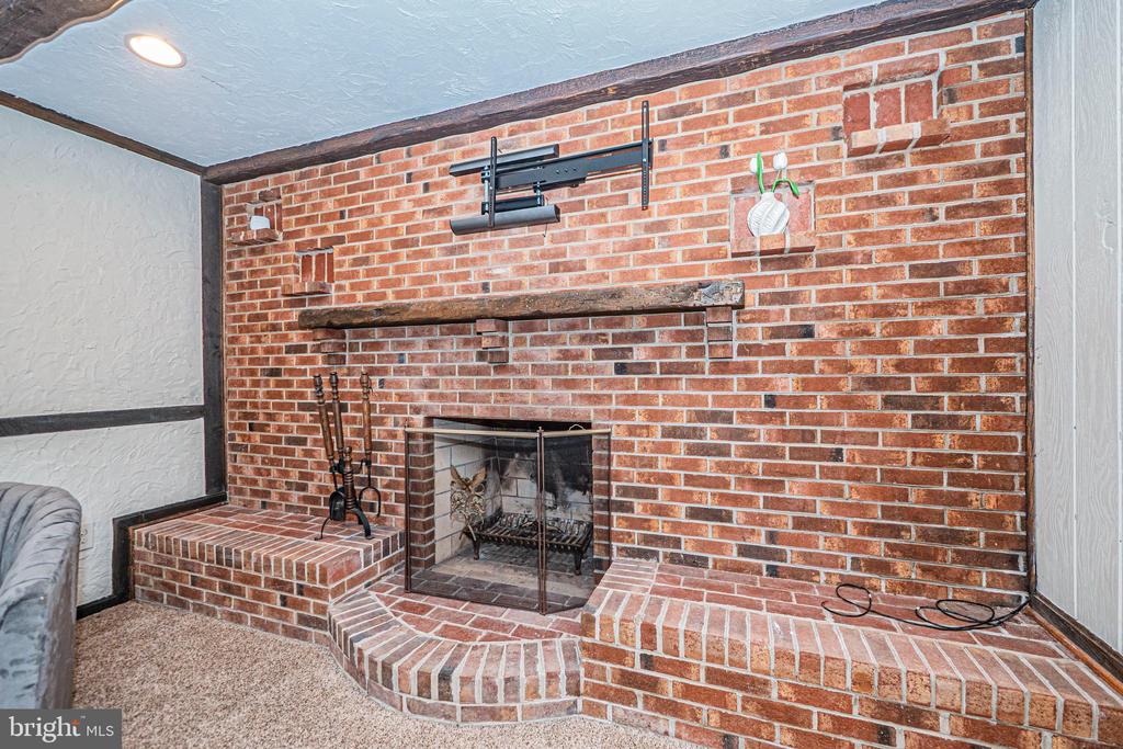3901 LOCUST LANE