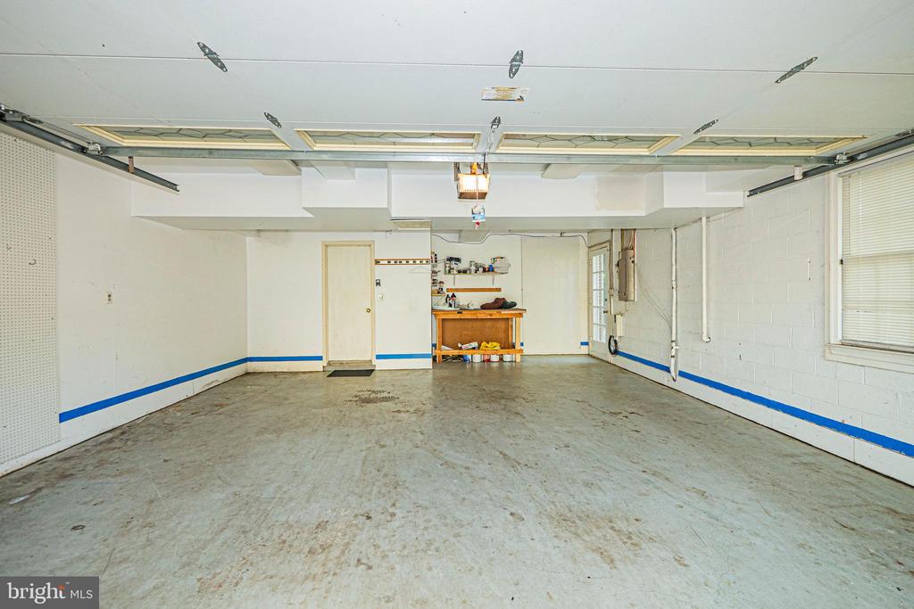 3901 LOCUST LANE