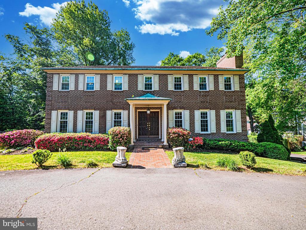 3901 LOCUST LANE