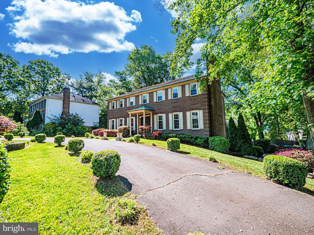 3901 LOCUST LANE
