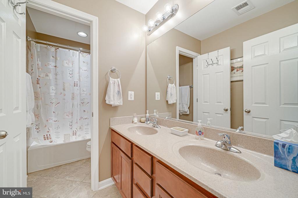 8069 TYSONS OAKS COURT
