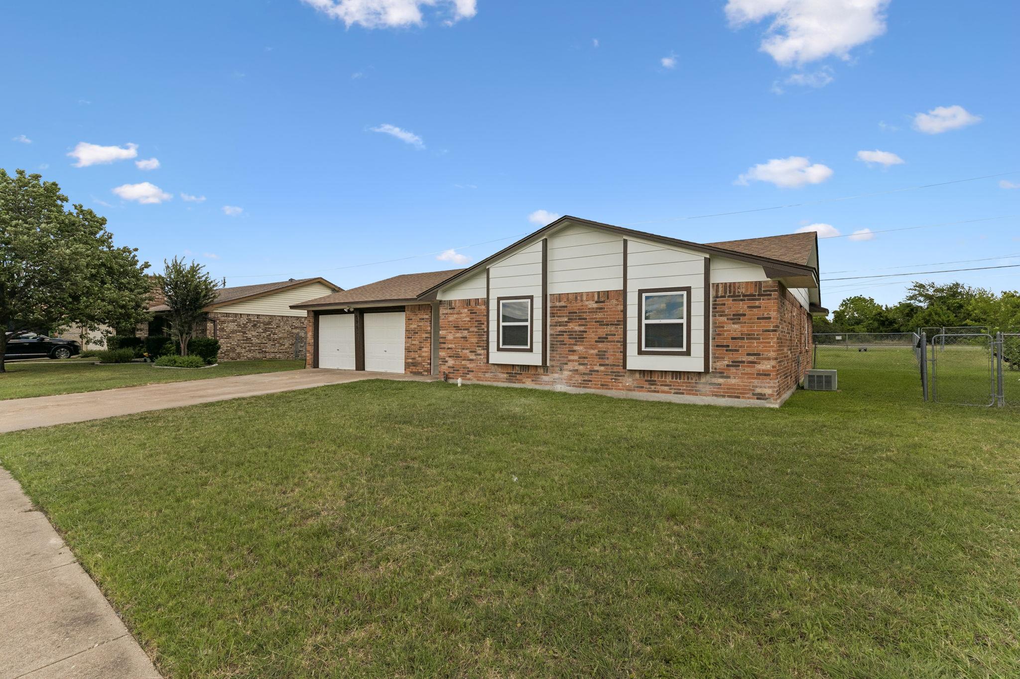 5905 Dan DR